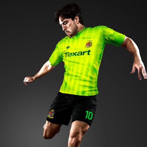 RT-640_XT-640_Application-Image_Fluorescent-Yellow_Shirt